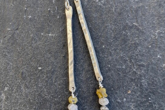 UAP earrings silver raw diamond chips